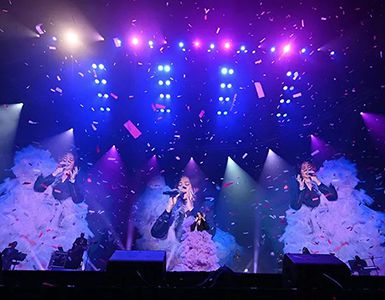漫天星光之夜~ “天生歌姬”2022世界巡回演唱会首站告捷！
